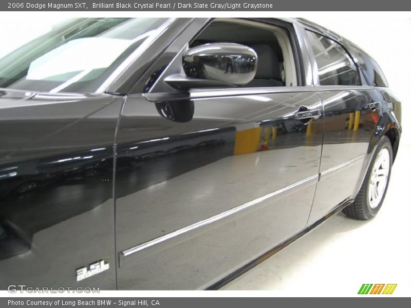 Brilliant Black Crystal Pearl / Dark Slate Gray/Light Graystone 2006 Dodge Magnum SXT