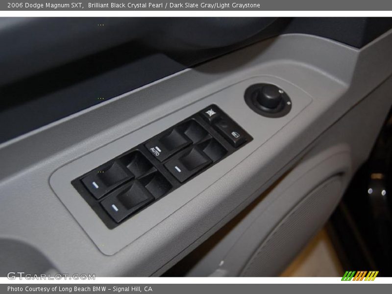 Brilliant Black Crystal Pearl / Dark Slate Gray/Light Graystone 2006 Dodge Magnum SXT