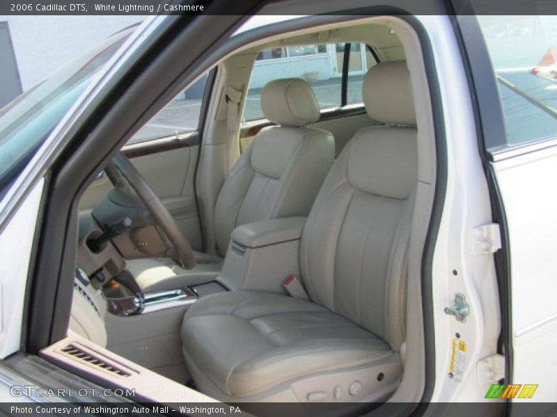 White Lightning / Cashmere 2006 Cadillac DTS