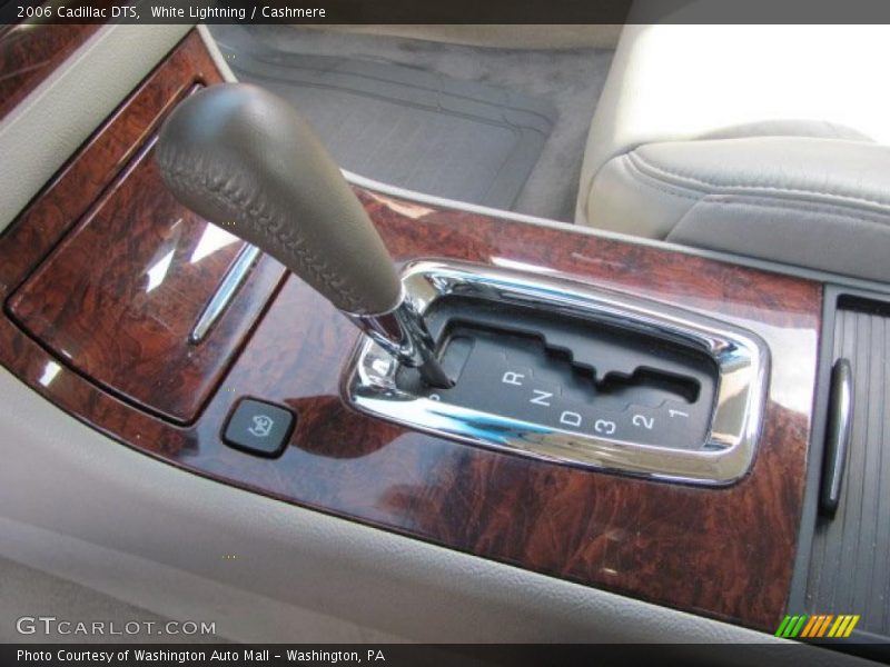 White Lightning / Cashmere 2006 Cadillac DTS