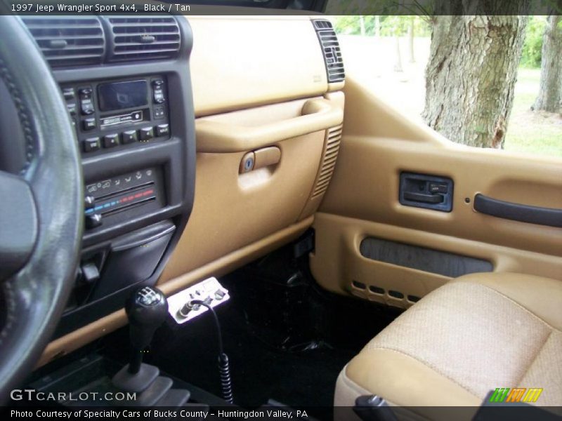 Black / Tan 1997 Jeep Wrangler Sport 4x4