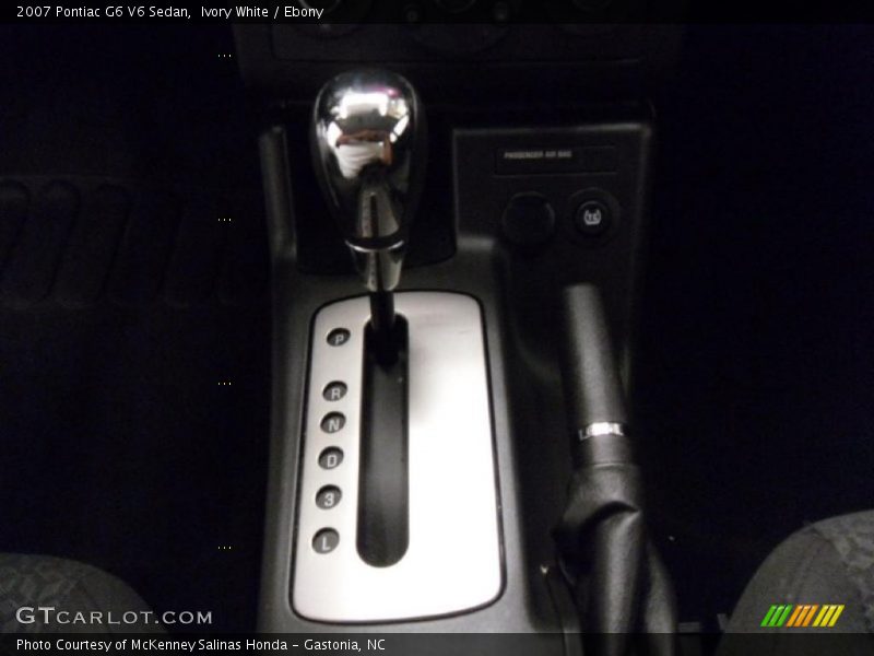 Ivory White / Ebony 2007 Pontiac G6 V6 Sedan