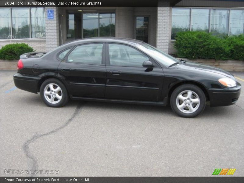 Black / Medium Graphite 2004 Ford Taurus SE Sedan