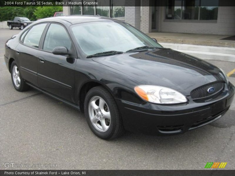 Black / Medium Graphite 2004 Ford Taurus SE Sedan