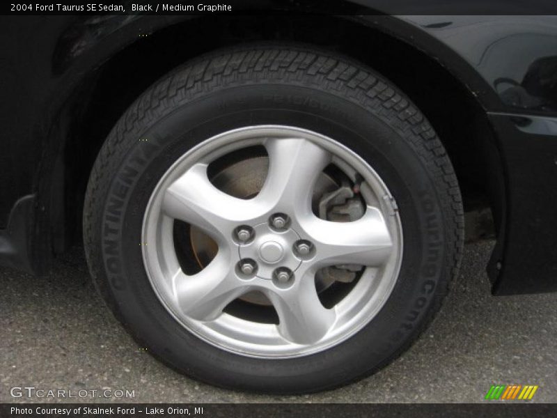 Black / Medium Graphite 2004 Ford Taurus SE Sedan