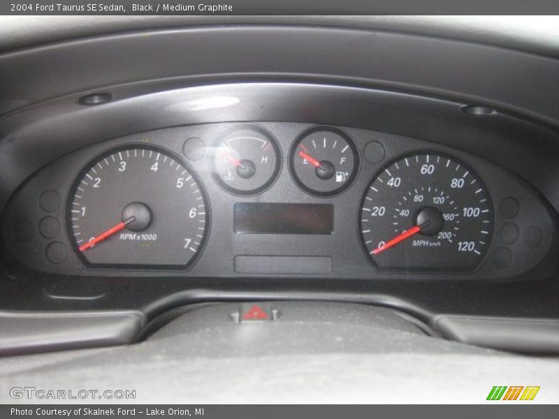 Black / Medium Graphite 2004 Ford Taurus SE Sedan