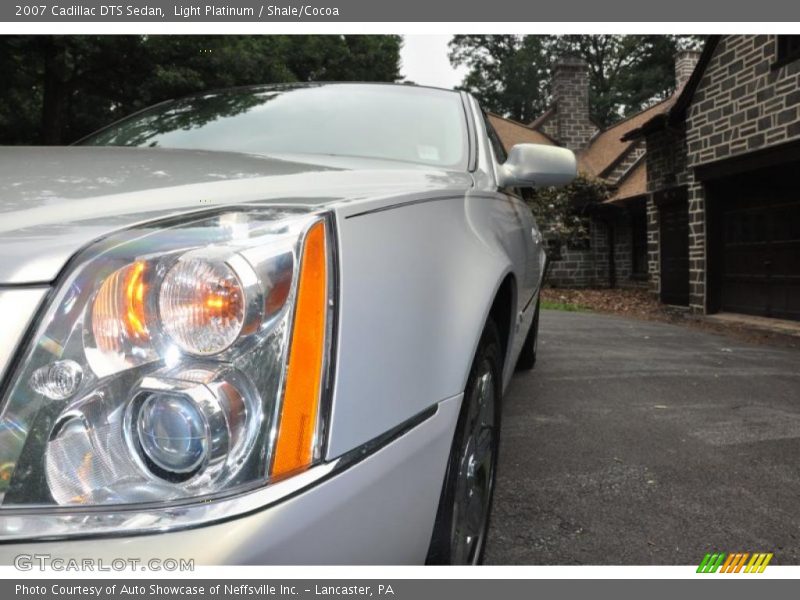 Light Platinum / Shale/Cocoa 2007 Cadillac DTS Sedan