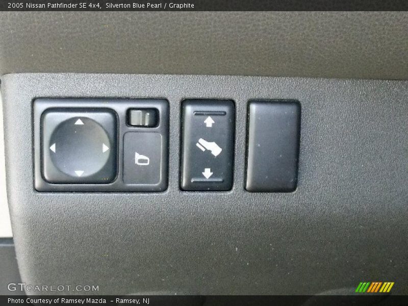 Silverton Blue Pearl / Graphite 2005 Nissan Pathfinder SE 4x4