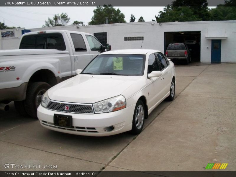 Cream White / Light Tan 2004 Saturn L300 3 Sedan