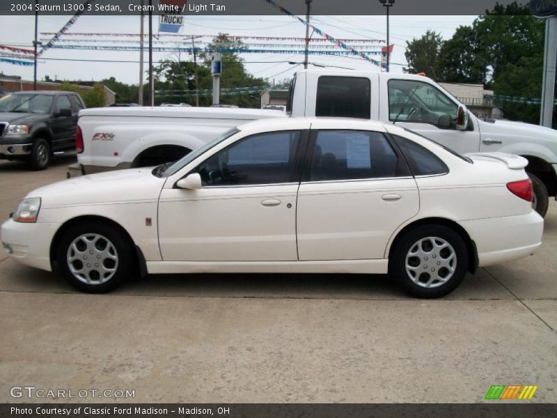 Cream White / Light Tan 2004 Saturn L300 3 Sedan