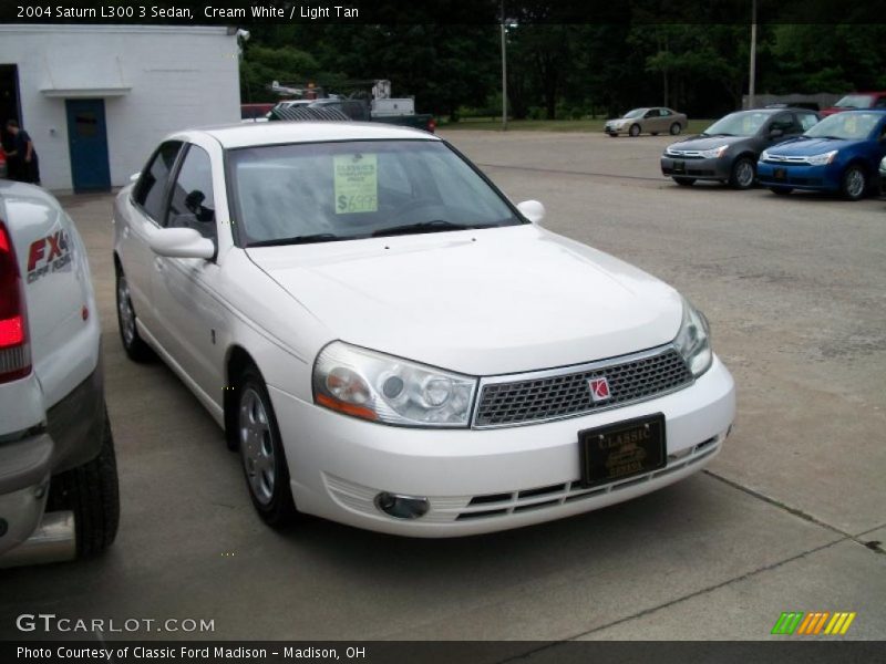 Cream White / Light Tan 2004 Saturn L300 3 Sedan