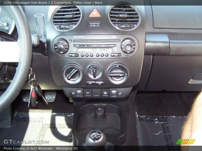 Reflex Silver / Black 2006 Volkswagen New Beetle 2.5 Convertible