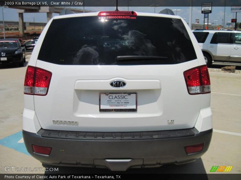 Clear White / Gray 2009 Kia Borrego LX V6