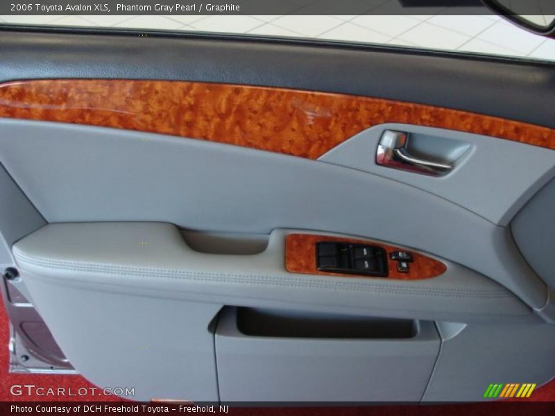 Phantom Gray Pearl / Graphite 2006 Toyota Avalon XLS