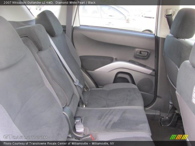 Diamond White Pearl / Black 2007 Mitsubishi Outlander LS 4WD
