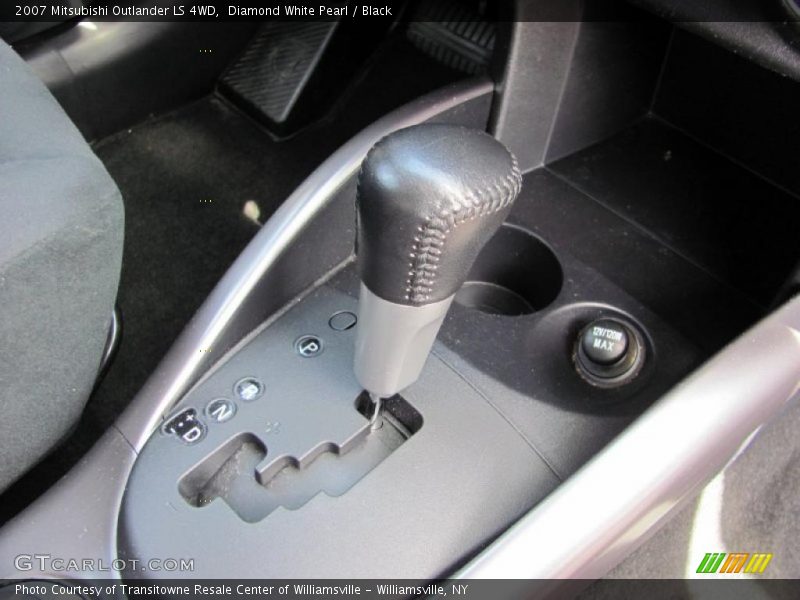 Diamond White Pearl / Black 2007 Mitsubishi Outlander LS 4WD