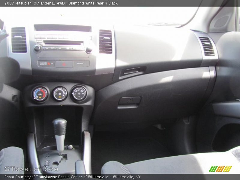 Diamond White Pearl / Black 2007 Mitsubishi Outlander LS 4WD