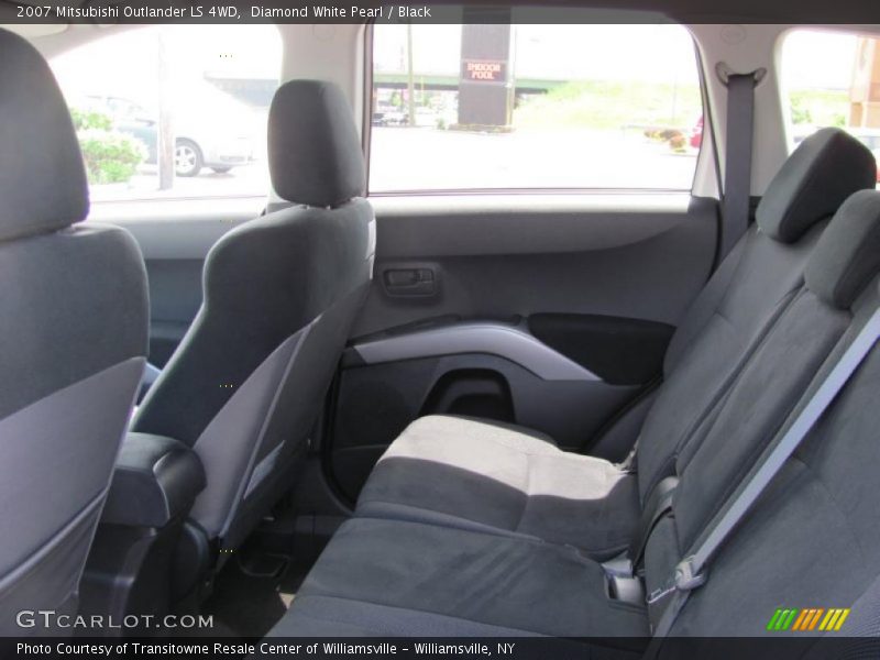 Diamond White Pearl / Black 2007 Mitsubishi Outlander LS 4WD