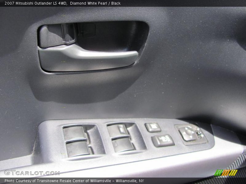 Diamond White Pearl / Black 2007 Mitsubishi Outlander LS 4WD