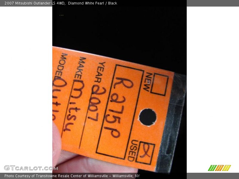 Diamond White Pearl / Black 2007 Mitsubishi Outlander LS 4WD