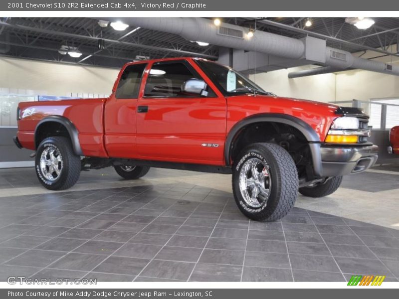 Victory Red / Graphite 2001 Chevrolet S10 ZR2 Extended Cab 4x4