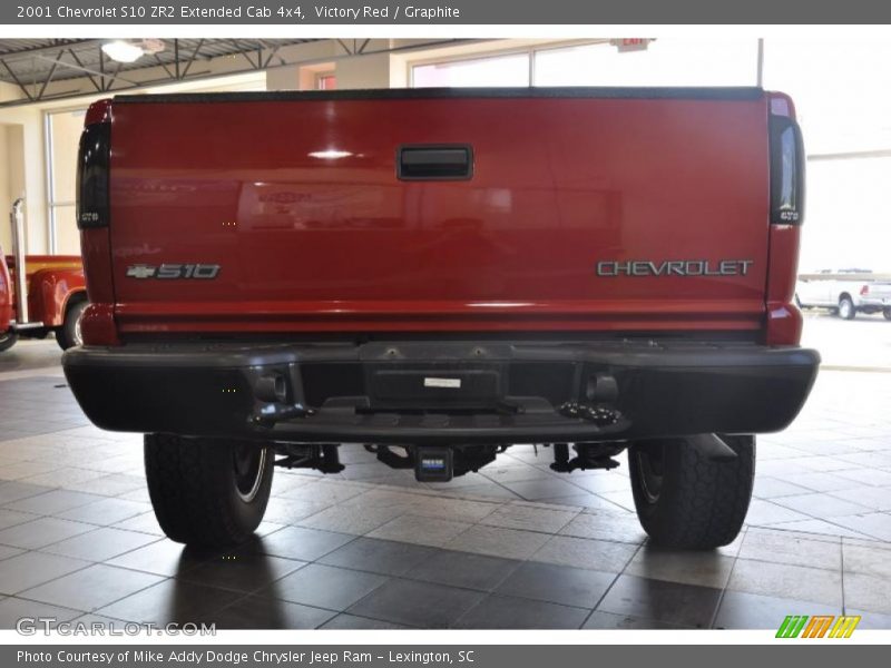 Victory Red / Graphite 2001 Chevrolet S10 ZR2 Extended Cab 4x4