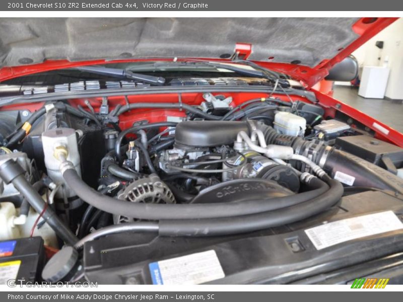Victory Red / Graphite 2001 Chevrolet S10 ZR2 Extended Cab 4x4