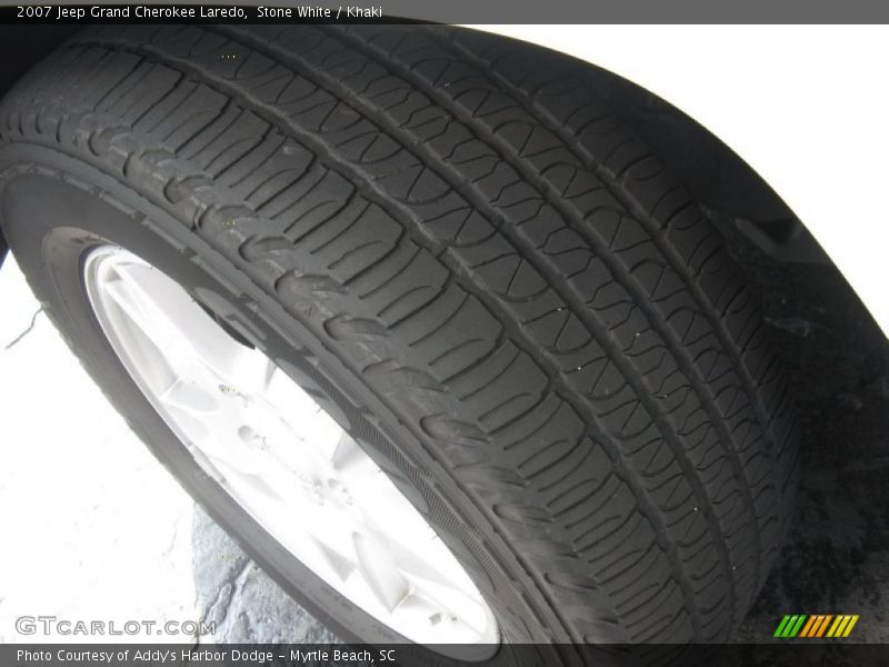 Stone White / Khaki 2007 Jeep Grand Cherokee Laredo