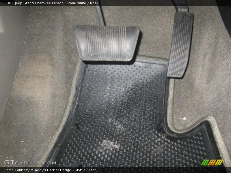 Stone White / Khaki 2007 Jeep Grand Cherokee Laredo