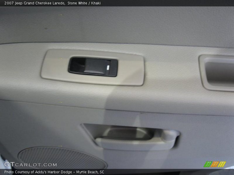 Stone White / Khaki 2007 Jeep Grand Cherokee Laredo