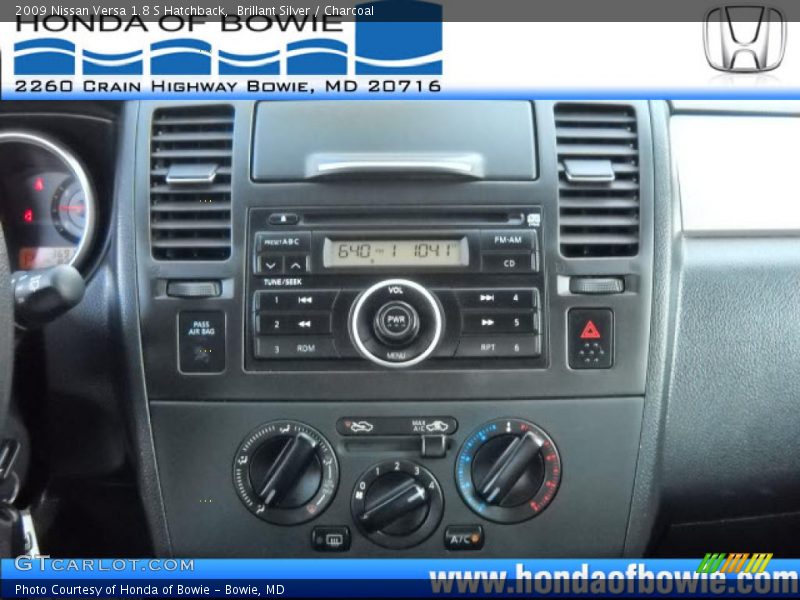 Brillant Silver / Charcoal 2009 Nissan Versa 1.8 S Hatchback