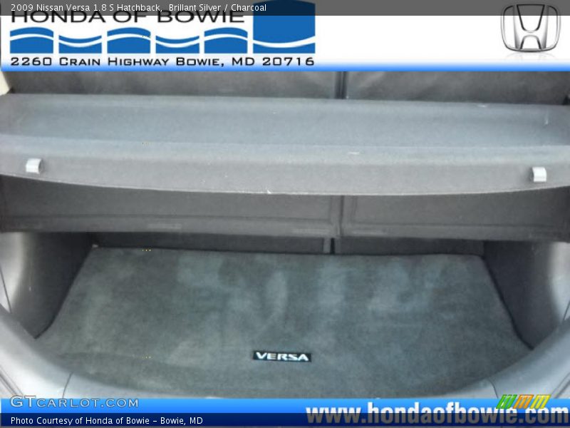 Brillant Silver / Charcoal 2009 Nissan Versa 1.8 S Hatchback