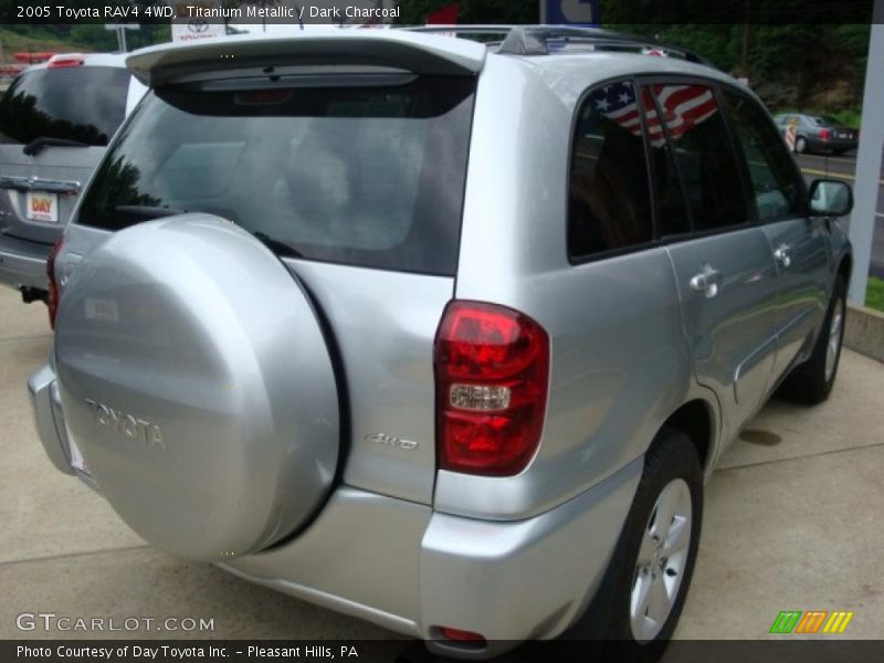 Titanium Metallic / Dark Charcoal 2005 Toyota RAV4 4WD