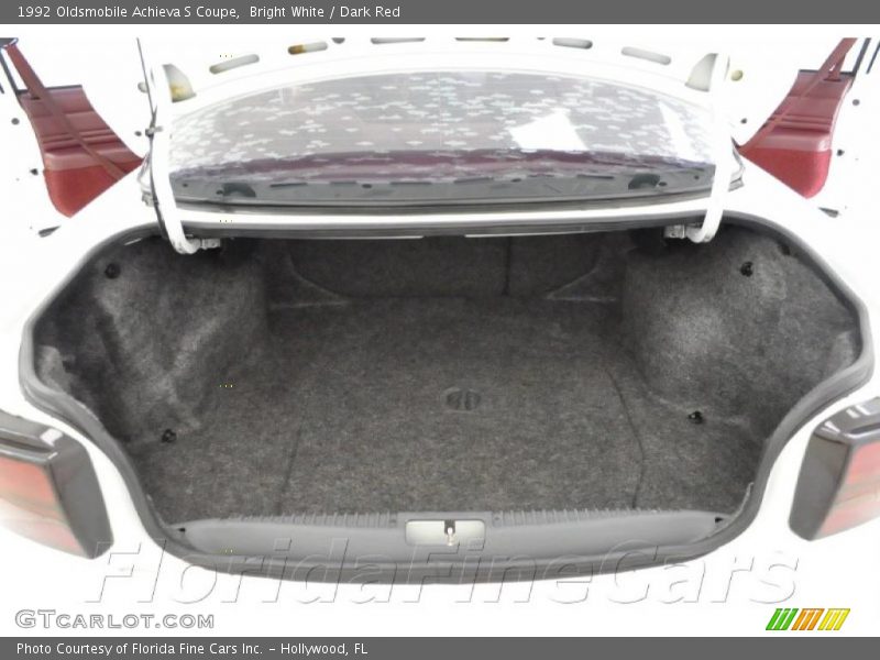 Bright White / Dark Red 1992 Oldsmobile Achieva S Coupe