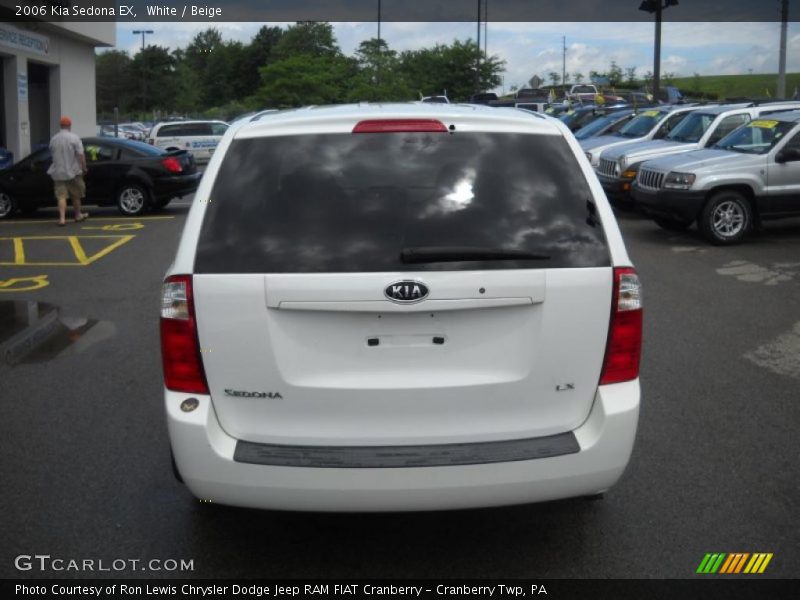 White / Beige 2006 Kia Sedona EX