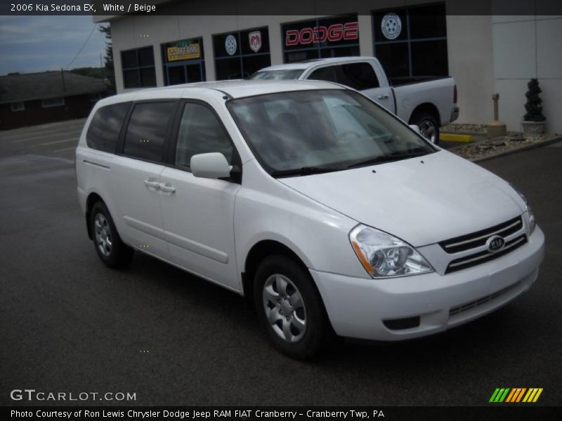 White / Beige 2006 Kia Sedona EX