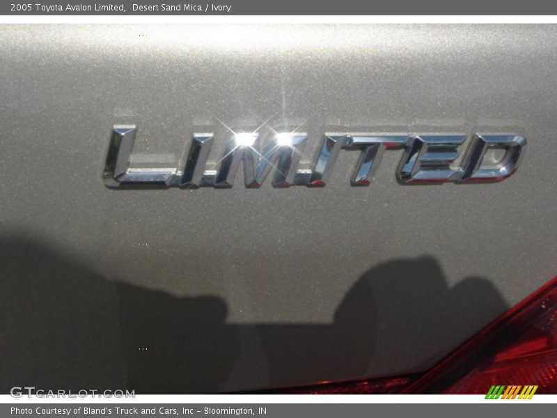 Desert Sand Mica / Ivory 2005 Toyota Avalon Limited