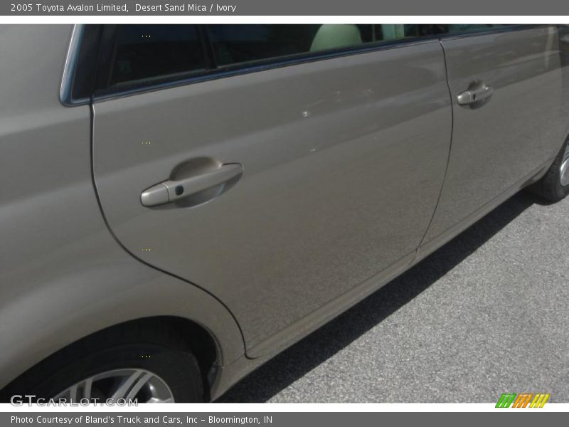 Desert Sand Mica / Ivory 2005 Toyota Avalon Limited