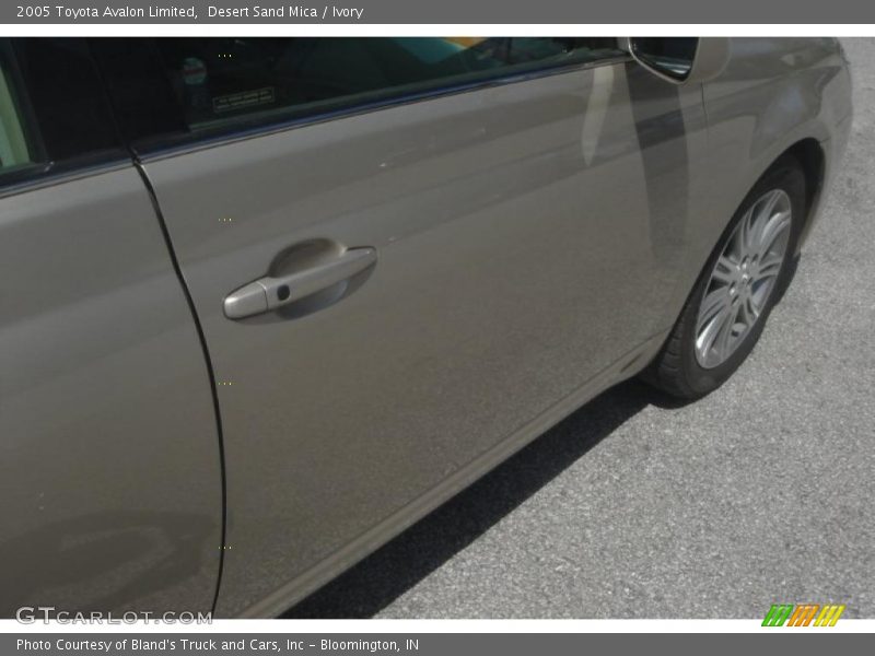 Desert Sand Mica / Ivory 2005 Toyota Avalon Limited
