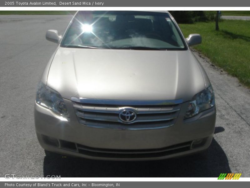 Desert Sand Mica / Ivory 2005 Toyota Avalon Limited