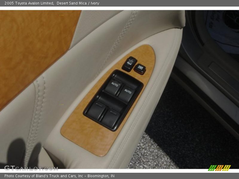 Desert Sand Mica / Ivory 2005 Toyota Avalon Limited