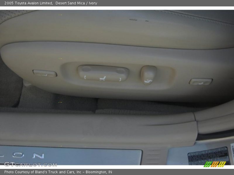 Desert Sand Mica / Ivory 2005 Toyota Avalon Limited