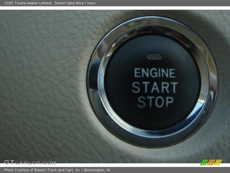 Desert Sand Mica / Ivory 2005 Toyota Avalon Limited
