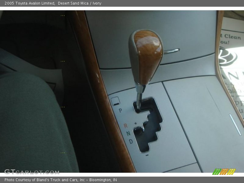 Desert Sand Mica / Ivory 2005 Toyota Avalon Limited