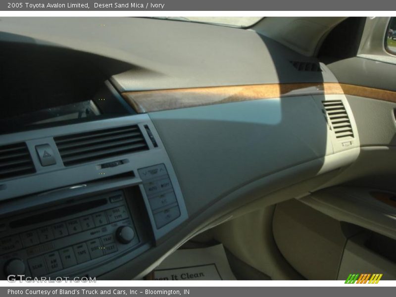 Desert Sand Mica / Ivory 2005 Toyota Avalon Limited