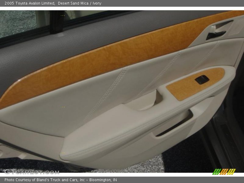 Desert Sand Mica / Ivory 2005 Toyota Avalon Limited