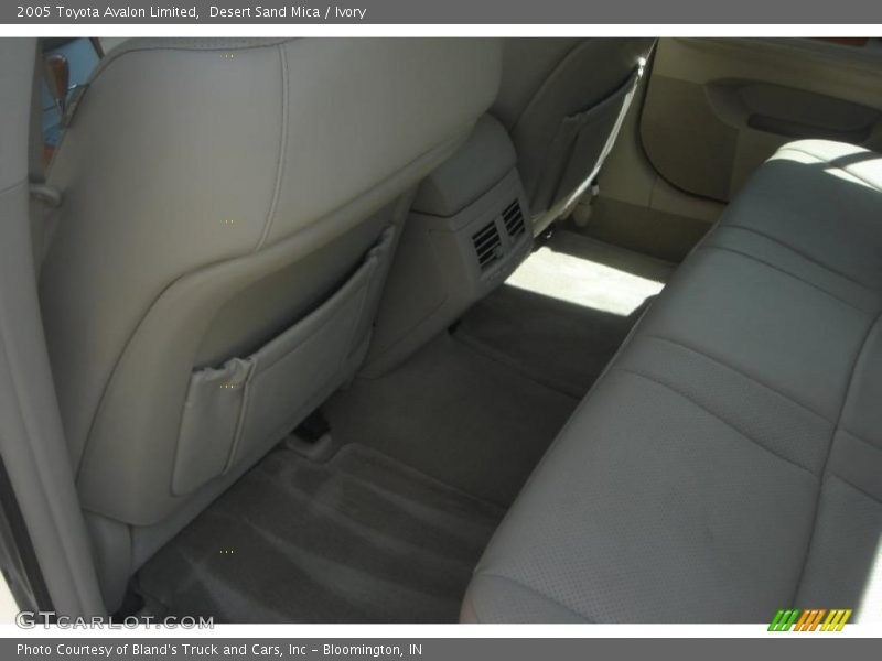 Desert Sand Mica / Ivory 2005 Toyota Avalon Limited