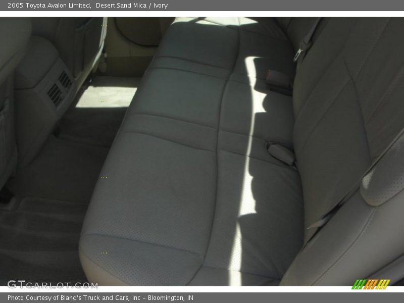 Desert Sand Mica / Ivory 2005 Toyota Avalon Limited