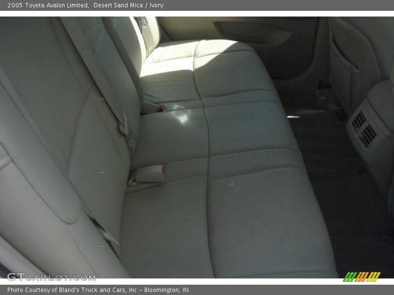 Desert Sand Mica / Ivory 2005 Toyota Avalon Limited
