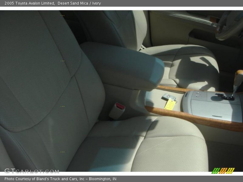 Desert Sand Mica / Ivory 2005 Toyota Avalon Limited
